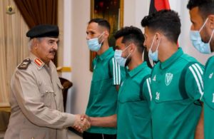المشير خليفة حفتر يكرم فريق نادي النصر بعد تتويجه ببطولة السوبر الليبي
