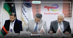 شركة الكهرباء الليبية توقع اتفاقية مع “توتال أنرجي” لإنشاء محطة طاقة شمسية بمنطقة السدادة