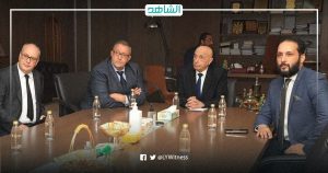 رئيس مجلس النواب الليبي يناقش الوضع الاقتصادي والمالي في البلاد بالمصرف المركزي ببنغازي