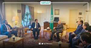 رئيس المجلس الرئاسي الليبي يصل القاهرة ويلتقي الأمين العام للجامعة العربية