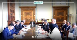 مصرف ليبيا المركزي يبحث رقمنة البطاقات المصرفية لتفعيل الدفع بالهاتف بالمحمول