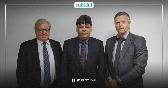 مبعوث الولايات المتحدة الأمريكية وسفيرها لدى ليبيا ريتشارد نورلاند والنائب العام الليبي المستشار الصديق الصور.