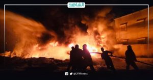 اندلاع حريق قرب مستودع رأس المنقار في بنغازي.. وفرق الإطفاء تسيطر عليه