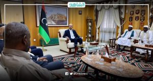 “الكوني” يبحث مع حكماء وأعيان مدينة مرزق ملف الإعمار وعودة النازحين