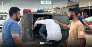 ليبيا.. الأمن يضبط 49 مهاجرا غير شرعي في صحراء الحمادة الحمراء