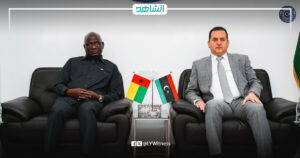 الحويج يبحث مع مستشار رئيس غينيا بيساو تعزيز التعاون بين البلدين
