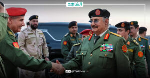 المشير حفتر يشارك آمري وحدات الجيش الليبي في مأدبة إفطار جماعي