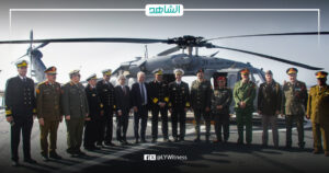 قيادات بالجيش الوطني الليبي يلتقون بالوفد الأمريكي على متن السفينة “ماونت ويتني” ببنغازي