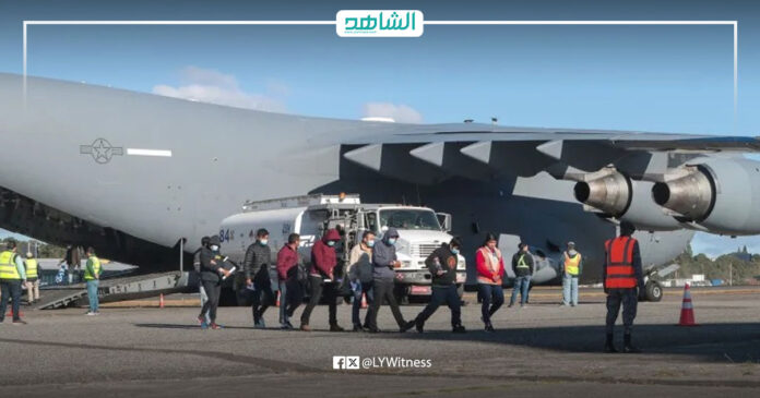 الولايات المتحدة ترحل مهاجرين