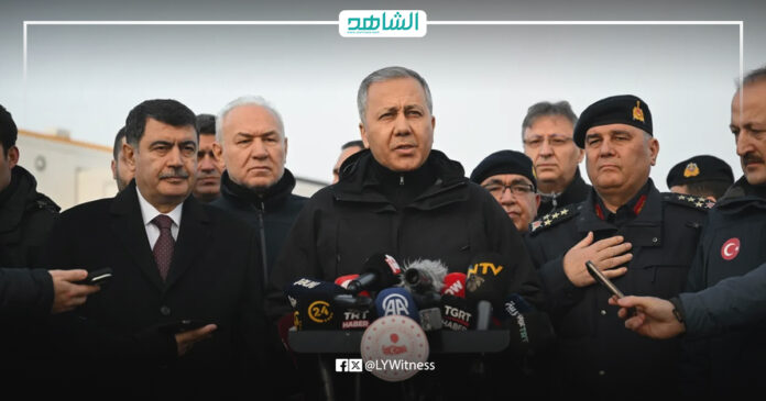 وزير الداخلية التركي علي يرلي كايا خلال مؤتمر الإعلان عن الصندوق الأسود لطائرة رئيس الأركان العامة لحكومة الوحدة