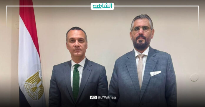 المكلف بتسيير أعمال السفارة الليبية في القاهرة عبدالمطلب ثابت مع السفير المصري لدى ليبيا تامر الحفني المكلف بتسيير أعمال السفارة الليبية في القاهرة عبدالمطلب ثابت مع السفير المصري لدى ليبيا تامر الحفني